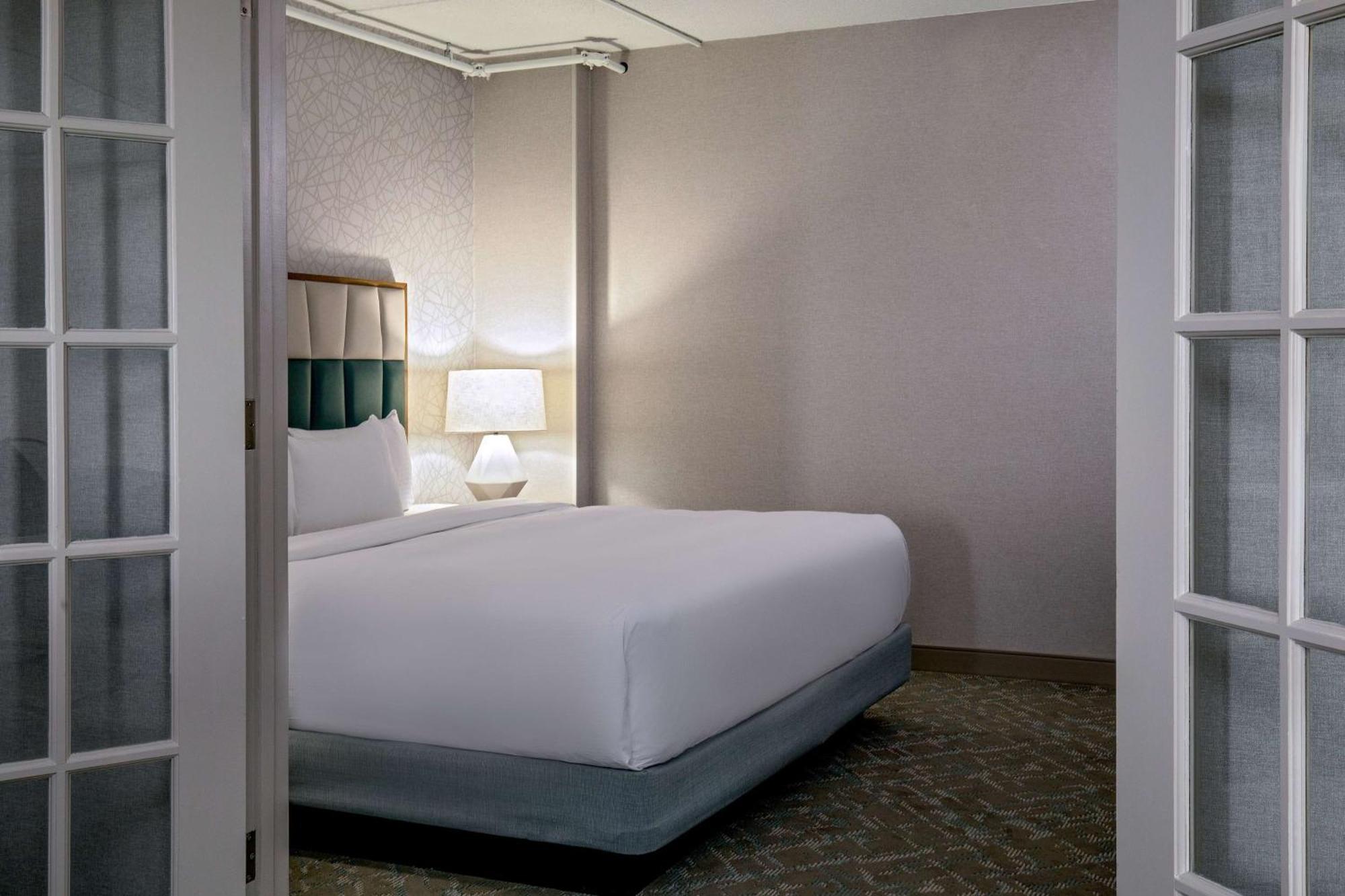 Doubletree By Hilton Boston/Westborough Hotel Bagian luar foto