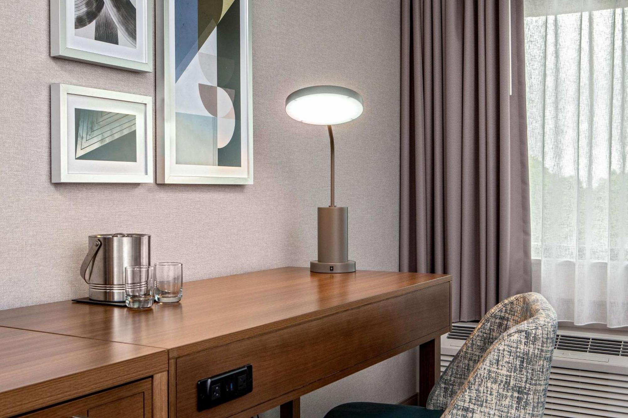Doubletree By Hilton Boston/Westborough Hotel Bagian luar foto