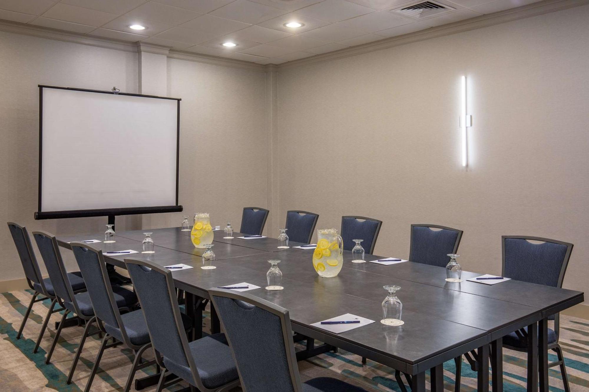Doubletree By Hilton Boston/Westborough Hotel Bagian luar foto