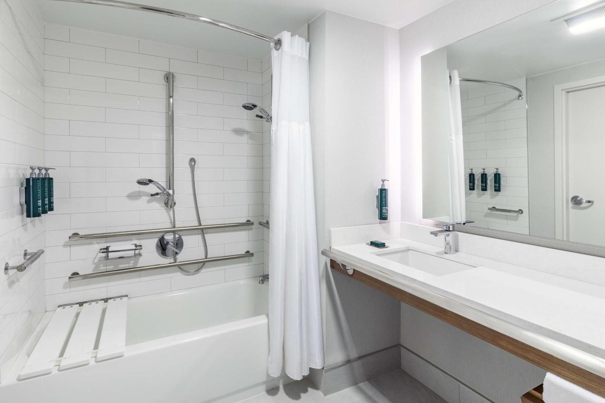 Doubletree By Hilton Boston/Westborough Hotel Bagian luar foto