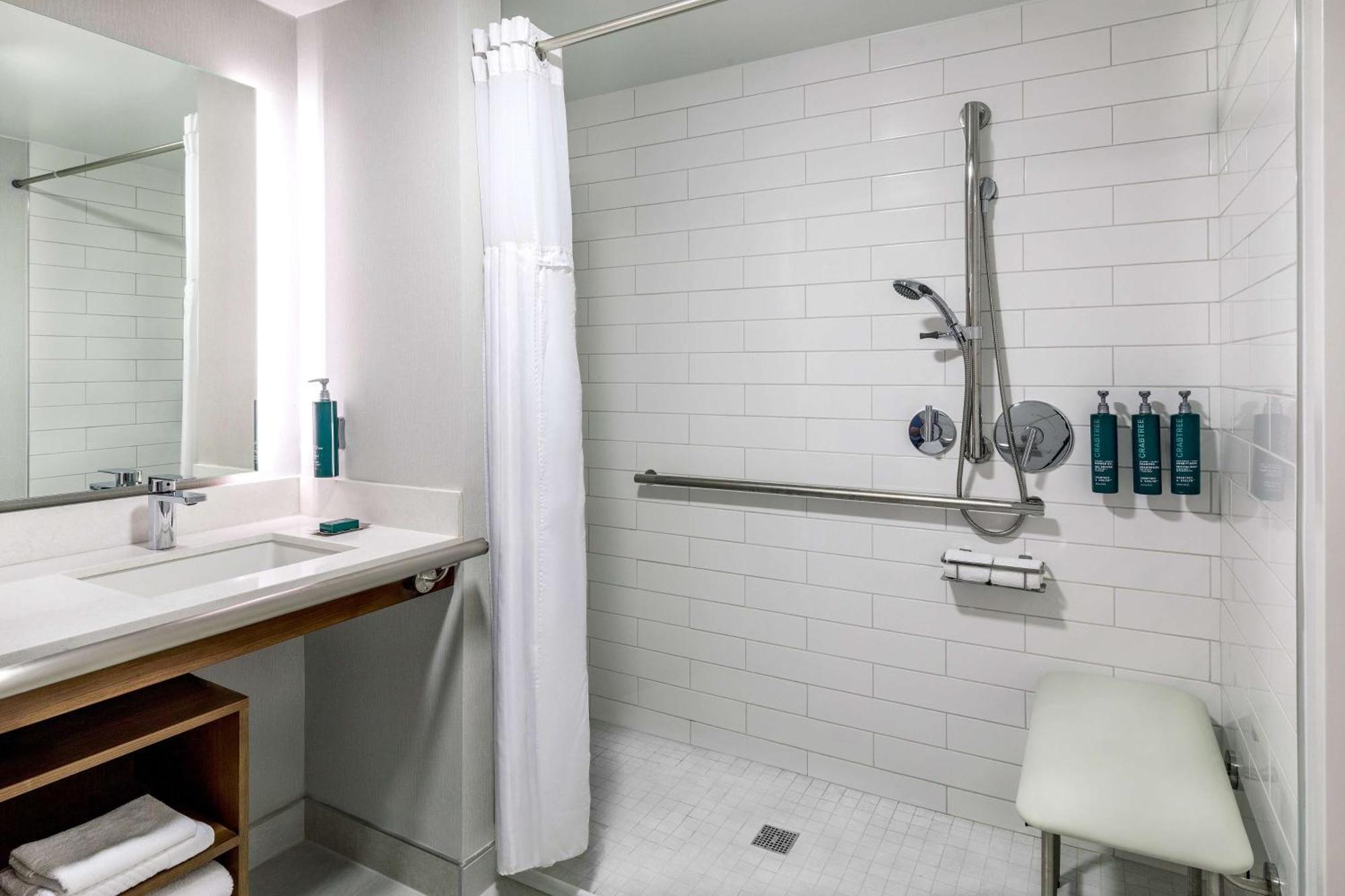 Doubletree By Hilton Boston/Westborough Hotel Bagian luar foto